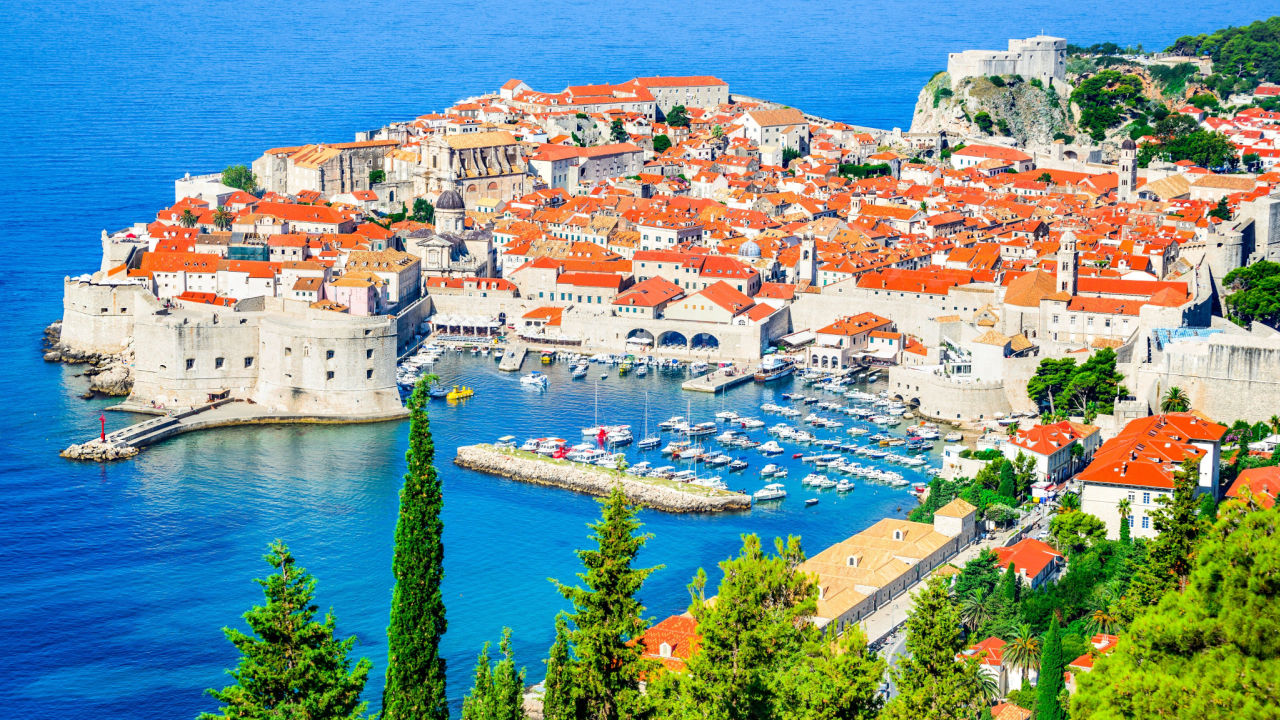 <p><em><strong>Dubrovnik</strong></em></p>